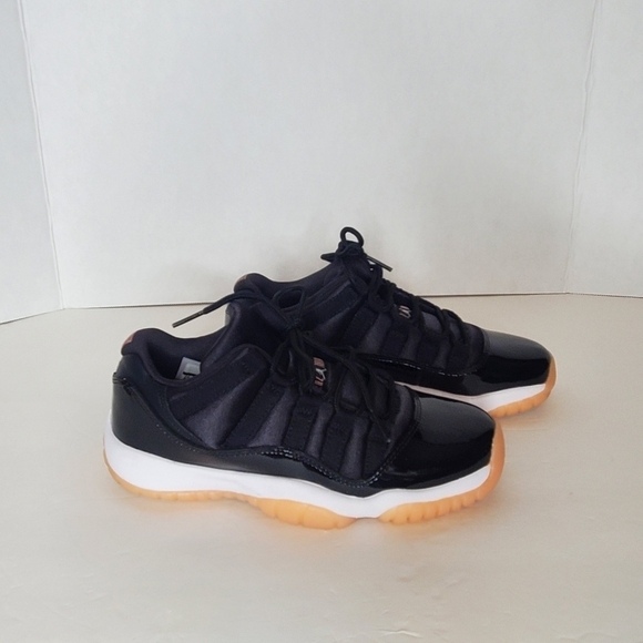 LIKE NEW!!! Jordan 11 Retro Low - Picture 2 of 7